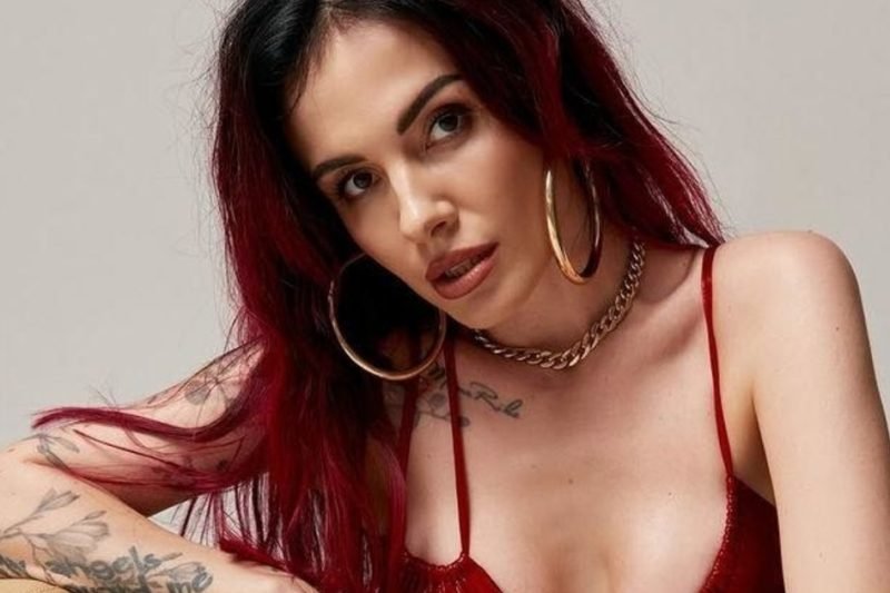 MamaRika в обнаженому вигляді розповіла про свою процедуру для тіла.