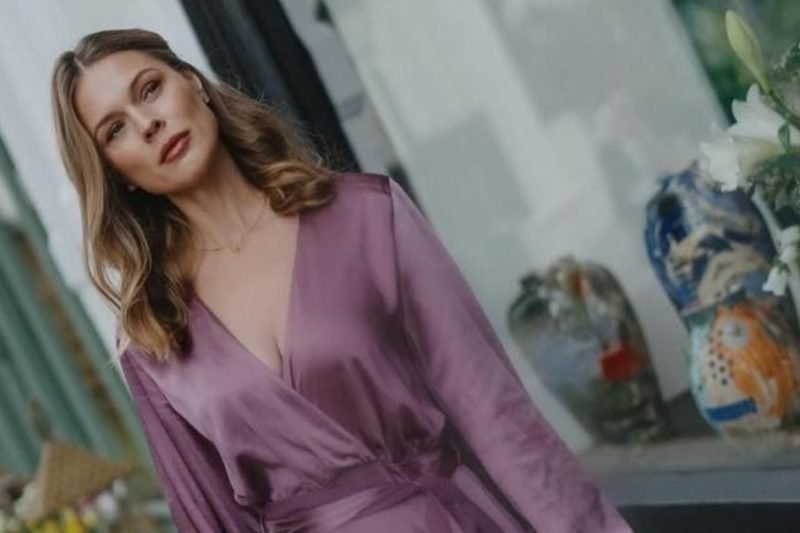 Фреймут продемонструвала себе в домашньому вбранні та без косметики.