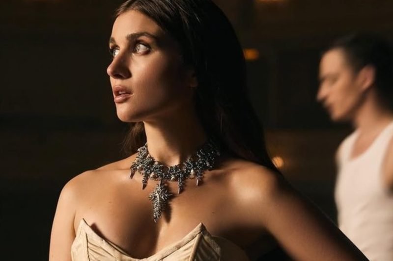 Джері Хейл відповіла на чутки про операції з грудьми.