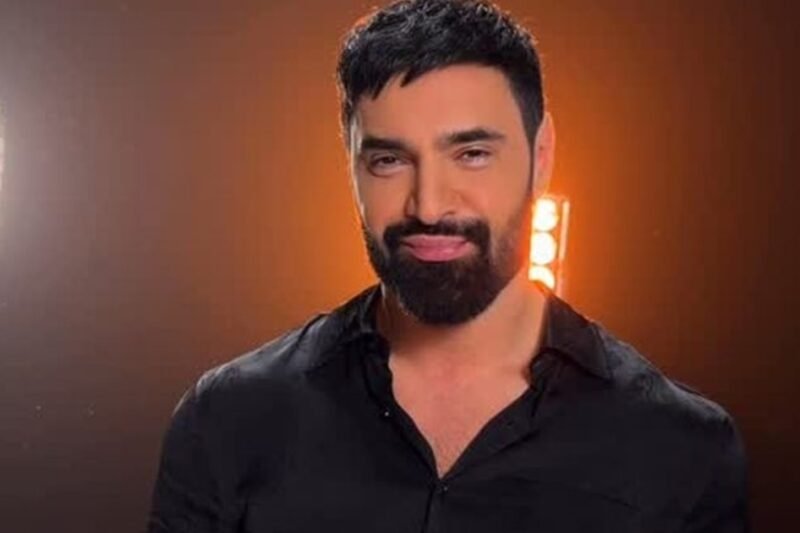 «Татко не здувся»: Козловський показав сталевий прес після місяця без спортзалу